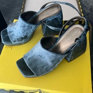 Velvet Sam Edelman shoes size 5.5 fits up to size 6